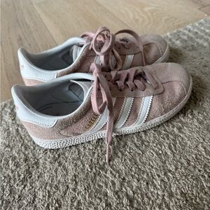 Adidas Gazelle Girls Suede Sneaker Blush Size 1